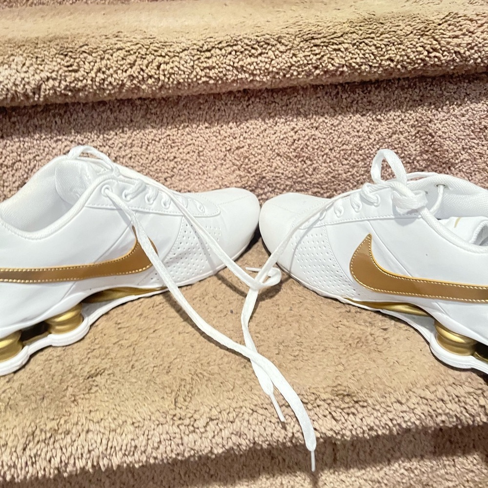 Beautiful & stylish Nike Shox White and Gold Sneakers size 9.5. 👟👟👟